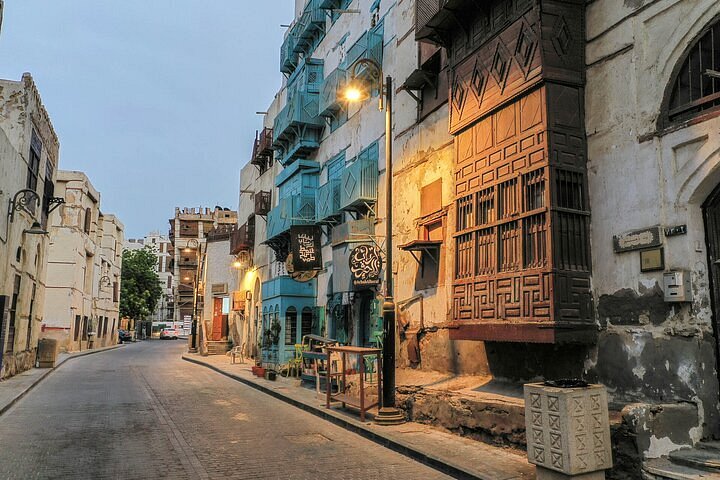 Jeddah: Cultural Landmarks and Coastal Charm