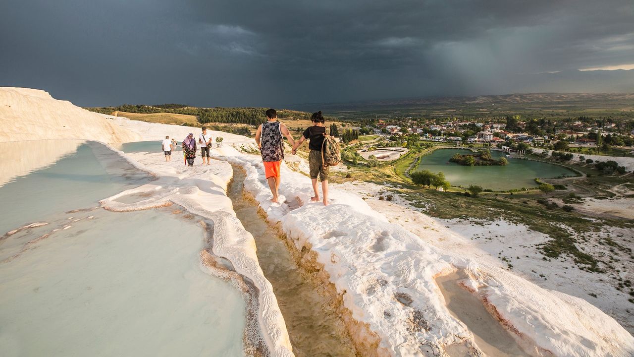 Pamukkale Thermal Springs & Ancient Ruins Tour